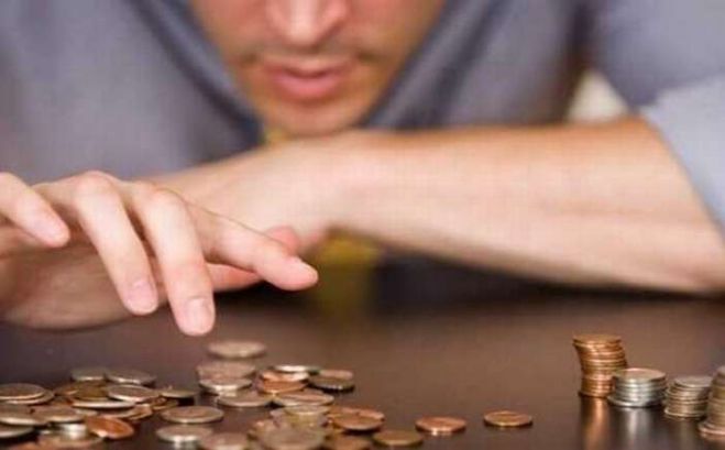 Πόσο μειώνονται μισθοί και συντάξεις από 1/1/2018 (πίνακας)