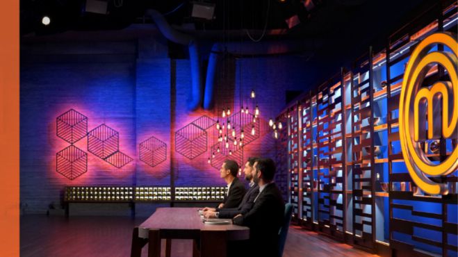 MasterChef 4 | &Epsilon;&pi;&epsilon;&iota;&sigma;ό&delta;&iota;&omicron; &mu;&epsilon; ... &phi;&omicron;&upsilon;&lambda; έ&nu;&tau;&alpha;&sigma;&eta;! (vd)