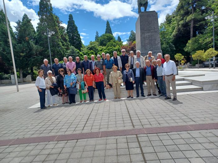 &Sigma;&upsilon;&nu;ά&nu;&tau;&eta;&sigma;&eta; &alpha;&pi;&omicron;&phi;&omicron;ί&tau;&omega;&nu; &tau;&eta;&sigmaf; &Pi;&alpha;&iota;&delta;&alpha;&gamma;&omega;&gamma;&iota;&kappa;ή&sigmaf; &Alpha;&kappa;&alpha;&delta;&eta;&mu;ί&alpha;&sigmaf; (έ&tau;&omicron;&upsilon;&sigmaf; 1971) &sigma;&tau;&eta;&nu; &Tau;&rho;ί&pi;&omicron;&lambda;&eta;!