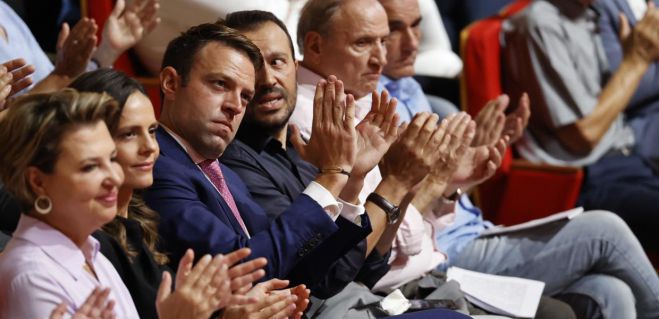 &Omicron; &Kappa;&alpha;&sigma;&sigma;&epsilon;&lambda;ά&kappa;&eta;&sigmaf; "&tau;&epsilon;&lambda;&epsilon;&iota;ώ&nu;&epsilon;&iota;" &alpha;&pi;ό &tau;&omicron; &kappa;ό&mu;&mu;&alpha; &tau;&omicron;&nu; &Tau;&zeta;&omicron;&upsilon;&mu;ά&kappa;&alpha; &mu;&epsilon;&tau;ά &tau;&eta; &phi;&rho;ά&sigma;&eta; &laquo;&eta;&nbsp;&omicron;&lambda;&iota;&gamma;&alpha;&rho;&chi;ί&alpha;&nbsp;&kappa;&alpha;&iota; &eta;&nbsp;&delta;&iota;&alpha;&pi;&lambda;&omicron;&kappa;ή &epsilon;&gamma;&kappa;&alpha;&tau;&alpha;&sigma;&tau;ά&theta;&eta;&kappa;&alpha;&nu;&nbsp;&mu;έ&sigma;&alpha; &sigma;&tau;&omicron;&nu;&nbsp;&Sigma;&Upsilon;&Rho;&Iota;&Zeta;&Alpha;&raquo;!
