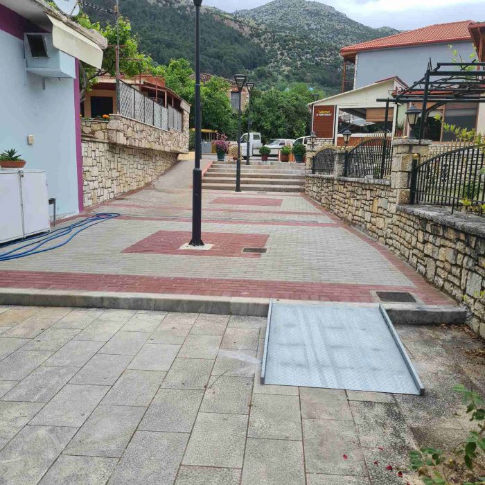 Δήμος Τρίπολης | Κατασκευή ράμπας ΑμεΑ στον πεζόδρομο της Νεστάνης