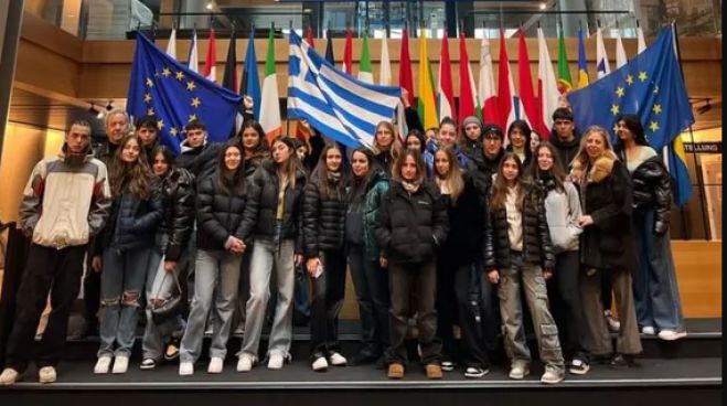 &Tau;&omicron; 3&omicron; &Gamma;&epsilon;&nu;&iota;&kappa;ό &Lambda;ύ&kappa;&epsilon;&iota;&omicron; &Tau;&rho;ί&pi;&omicron;&lambda;&eta;&sigmaf; &sigma;&tau;&omicron; &Epsilon;&upsilon;&rho;&omega;&kappa;&omicron;&iota;&nu;&omicron;&beta;&omicron;ύ&lambda;&iota;&omicron; &tau;&omicron;&upsilon; &Sigma;&tau;&rho;&alpha;&sigma;&beta;&omicron;ύ&rho;&gamma;&omicron;&upsilon; (&epsilon;&iota;&kappa;ό&nu;&epsilon;&sigmaf;)