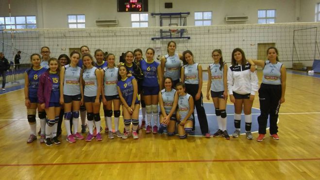 Volley | &Omicron;&iota; &kappa;&omicron;&rho;&alpha;&sigma;ί&delta;&epsilon;&sigmaf; &tau;&omega;&nu; &Lambda;&upsilon;&kappa;&alpha;ί&omega;&nu; &kappa;έ&rho;&delta;&iota;&sigma;&alpha;&nu; &tau;&omicron;&upsilon;&sigmaf; &Mu;&omicron;&lambda;ά&omicron;&upsilon;&sigmaf;