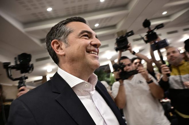 &Alpha;&pi;ό&psi;&epsilon; &tau;&alpha; &alpha;&pi;&omicron;&kappa;&alpha;&lambda;&upsilon;&pi;&tau;ή&rho;&iota;&alpha; &tau;&omicron;&upsilon; &kappa;ό&mu;&mu;&alpha;&tau;&omicron;&sigmaf; &Tau;&sigma;ί&pi;&rho;&alpha;