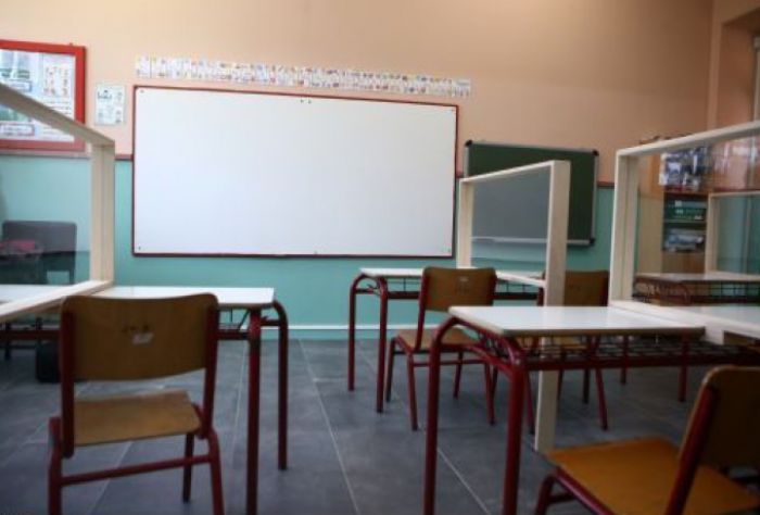 Ηλεία | Πατέρας αρνητής απείλησε ότι θα σκοτώσει τη διευθύντρια του σχολείου