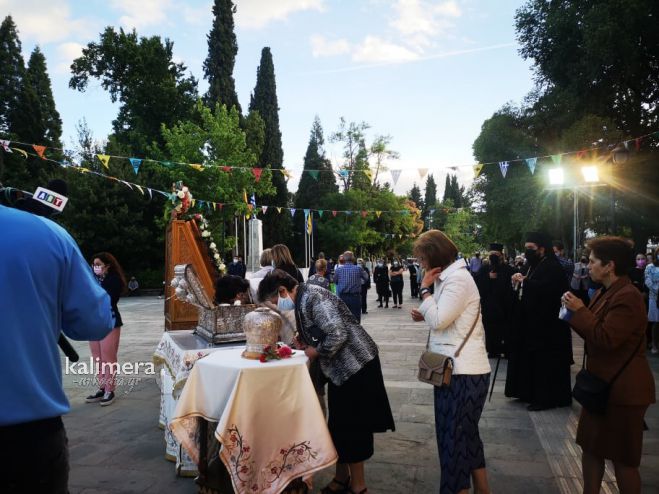 &Pi;&omicron;&lambda;&iota;&omicron;ύ&chi;&omicron;&iota; | &Omicron;&iota; &pi;&rho;ώ&tau;&epsilon;&sigmaf; &epsilon;&iota;&kappa;ό&nu;&epsilon;&sigmaf; &alpha;&pi;ό &tau;&omicron;&nu; &Epsilon;&sigma;&pi;&epsilon;&rho;&iota;&nu;ό &sigma;&tau;&eta;&nu; &Tau;&rho;ί&pi;&omicron;&lambda;&eta;