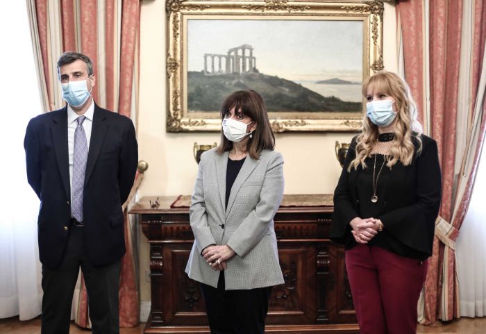 &Eta; Έ&nu;&omega;&sigma;&eta; &Pi;&nu;&epsilon;&upsilon;&mu;&omicron;&nu;&omicron;&lambda;ό&gamma;&omega;&nu; &Epsilon;&lambda;&lambda;ά&delta;&omicron;&sigmaf; &epsilon;&mu;&beta;&omicron;&lambda;ί&alpha;&sigma;&epsilon; &tau;&eta;&nu; &Pi;&rho;ό&epsilon;&delta;&rho;&omicron; &tau;&eta;&sigmaf; &Delta;&eta;&mu;&omicron;&kappa;&rho;&alpha;&tau;ί&alpha;&sigmaf;