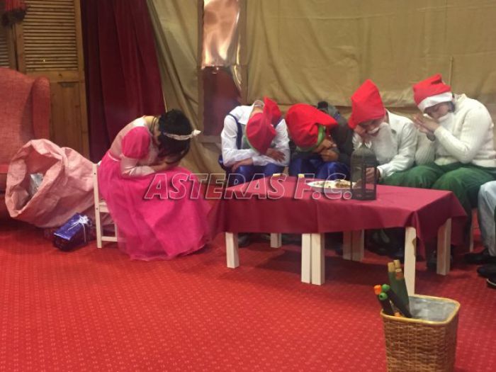 Ευχαριστίες από το Ειδικό Σχολείο Μαντινείας για όσους βοήθησαν να γίνει η Χριστουγεννιάτικη γιορτή!