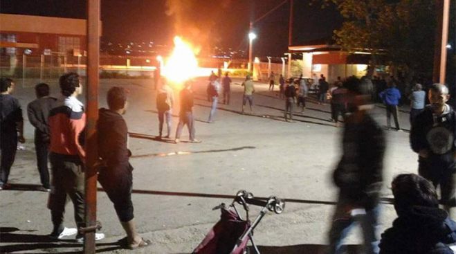 Νύχτα έντασης στο Ωραιόκαστρο - Οδηγός παρέσυρε και σκότωσε δύο πρόσφυγες! (vd)