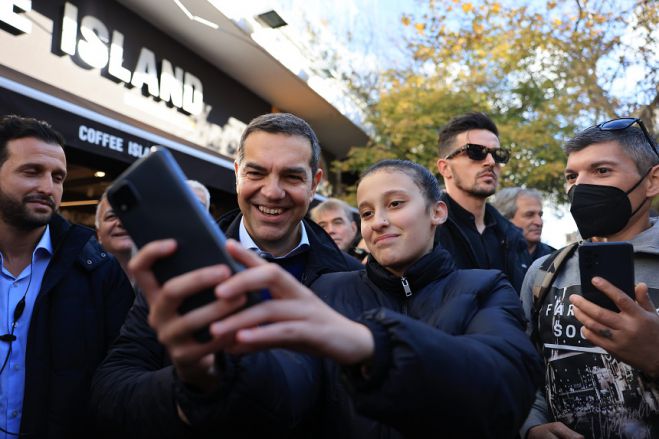 &Tau;&sigma;ί&pi;&rho;&alpha;&sigmaf;: "Έ&kappa;&tau;&alpha;&kappa;&tau;&omicron; &phi;ό&rho;&omicron; &sigma;&tau;&iota;&sigmaf; &tau;&rho;ά&pi;&epsilon;&zeta;&epsilon;&sigmaf; ώ&sigma;&tau;&epsilon; &nu;&alpha; &epsilon;&xi;&alpha;&nu;&alpha;&gamma;&kappa;&alpha;&sigma;&tau;&omicron;ύ&nu; &sigma;&epsilon; &rho;&upsilon;&theta;&mu;ί&sigma;&epsilon;&iota;&sigmaf; &mu;&epsilon; &tau;&omicron;&upsilon;&sigmaf; &delta;&alpha;&nu;&epsilon;&iota;&omicron;&lambda;ή&pi;&tau;&epsilon;&sigmaf;"
