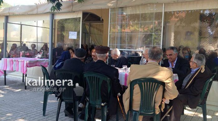 Κυριακή στην Πουρναριά: Αρτοκλασία και καφεδάκι κάτω από τον πλάτανο του χωριού! (εικόνες)