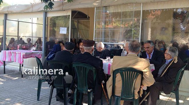 Κυριακή στην Πουρναριά: Αρτοκλασία και καφεδάκι κάτω από τον πλάτανο του χωριού! (εικόνες)