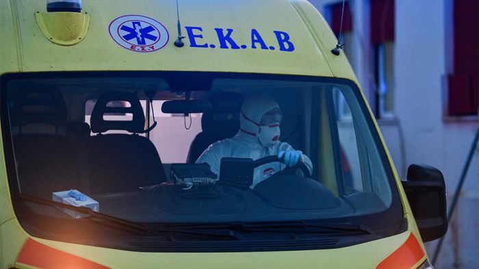 &Epsilon;&lambda;&lambda;ά&delta;&alpha; | &Gamma;&upsilon;&nu;&alpha;ί&kappa;&alpha; &beta;&rho;ή&kappa;&epsilon; &alpha;&kappa;&alpha;&rho;&iota;&alpha;ί&omicron; &theta;ά&nu;&alpha;&tau;&omicron;, ό&tau;&alpha;&nu; έ&pi;&epsilon;&sigma;&epsilon; &sigma;&tau;&omicron; &kappa;&epsilon;&nu;ό &alpha;&pi;ό &tau;&omicron;&nu; έ&beta;&delta;&omicron;&mu;&omicron; ό&rho;&omicron;&phi;&omicron; &xi;&epsilon;&nu;&omicron;&delta;&omicron;&chi;&epsilon;ί&omicron;&upsilon; (vd)