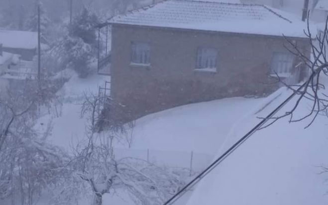 Με 30 πόντους χιόνι καλύφθηκε ο Άγιος Πέτρος Κυνουρίας! (εικόνες)