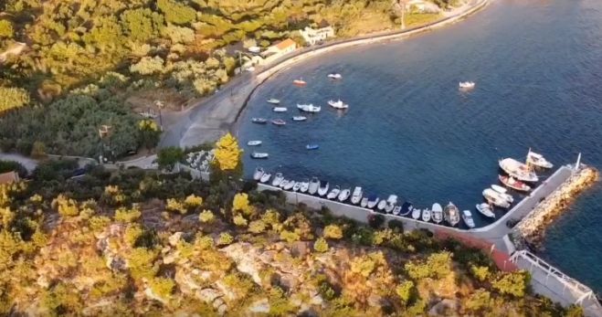 &Pi;&epsilon;&tau;ώ&nu;&tau;&alpha;&sigmaf; &mu;&epsilon; drone &pi;ά&nu;&omega; &alpha;&pi;ό &Lambda;&epsilon;&omega;&nu;ί&delta;&iota;&omicron;, &Pi;&lambda;ά&kappa;&alpha; &kappa;&alpha;&iota; &Pi;&omicron;ύ&lambda;&iota;&theta;&rho;&alpha;! (vd)