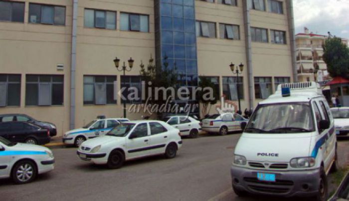 &Kappa;&lambda;&omicron;&pi;ή &sigma;&epsilon; &sigma;&pi;ί&tau;&iota; &epsilon;&xi;&iota;&chi;&nu;ί&alpha;&sigma;&epsilon; &eta; &Alpha;&sigma;&phi;ά&lambda;&epsilon;&iota;&alpha; &Tau;&rho;ί&pi;&omicron;&lambda;&eta;&sigmaf;