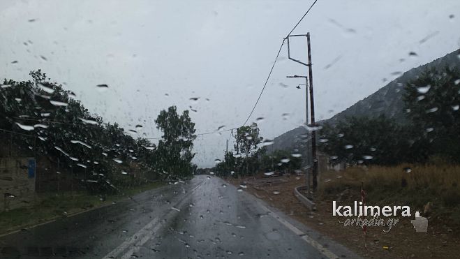 Βροχερό σκηνικό στην παραθαλάσσια Αρκαδία το απόγευμα της Κυριακής! (vd)