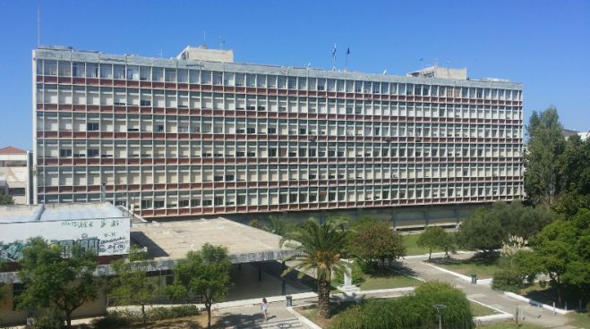 "&Beta;ό&mu;&beta;&epsilon;&sigmaf;" &epsilon;&rho;&gamma;&alpha;&zeta;&omicron;&mu;έ&nu;&omega;&nu; &alpha;&pi;ό &tau;&eta;&nu; &Kappa;&alpha;&lambda;&alpha;&mu;ά&tau;&alpha; &kappa;&alpha;&tau;ά &Nu;ί&kappa;&alpha;: "&Zeta;&eta;&tau;ά &nu;&alpha; &epsilon;ί&mu;&alpha;&sigma;&tau;&epsilon; ό&lambda;&omicron;&iota; &sigma;&tau;&eta; &delta;&omicron;&upsilon;&lambda;&epsilon;&iota;ά, &chi;&omega;&rho;ί&sigmaf; &gamma;ά&nu;&tau;&iota;&alpha; &kappa;&alpha;&iota; &mu;ά&sigma;&kappa;&epsilon;&sigmaf;. &Epsilon;ί&nu;&alpha;&iota; &upsilon;&pi;έ&upsilon;&theta;&upsilon;&nu;&omicron;&sigmaf; &gamma;&iota;&alpha; ό,&tau;&iota; &sigma;&upsilon;&mu;&beta;&epsilon;ί"