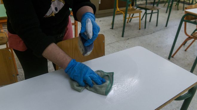 &Sigma;&omega;&mu;&alpha;&tau;&epsilon;ί&omicron; &Epsilon;&rho;&gamma;&alpha;&zeta;&omicron;&mu;έ&nu;&omega;&nu; &sigma;&tau;&eta;&nu; &Alpha;&rho;&kappa;&alpha;&delta;ί&alpha;: "&Nu;&alpha; &mu;&eta;&nu; &chi;ά&sigma;&epsilon;&iota; &kappa;&alpha;&nu;&epsilon;ί&sigmaf; &tau;&eta; &delta;&omicron;&upsilon;&lambda;&epsilon;&iota;ά &tau;&omicron;&upsilon; &sigma;&tau;&eta; &sigma;&chi;&omicron;&lambda;&iota;&kappa;ή &kappa;&alpha;&theta;&alpha;&rho;&iota;ό&tau;&eta;&tau;&alpha;"