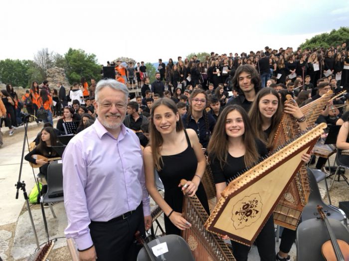 &Kappa;&alpha;&beta;ά&lambda;&alpha; | &Sigma;&tau;&omicron; &Phi;&epsilon;&sigma;&tau;&iota;&beta;ά&lambda; &Mu;&omicron;&upsilon;&sigma;&iota;&kappa;ώ&nu; &Sigma;&chi;&omicron;&lambda;&epsilon;ί&omega;&nu; &sigma;&upsilon;&mu;&mu;&epsilon;&tau;&epsilon;ί&chi;&epsilon; &tau;&omicron; &Mu;&omicron;&upsilon;&sigma;&iota;&kappa;ό &Sigma;&chi;&omicron;&lambda;&epsilon;ί&omicron; &Tau;&rho;ί&pi;&omicron;&lambda;&eta;&sigmaf;! (&epsilon;&iota;&kappa;ό&nu;&epsilon;&sigmaf;)