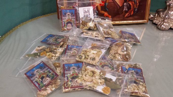 Ά&nu;&theta;&eta; &alpha;&pi;ό &tau;&omicron;&nu; &Epsilon;&pi;&iota;&tau;ά&phi;&iota;&omicron; &kappa;&alpha;&iota; &phi;ύ&lambda;&lambda;&alpha; &Beta;&alpha;ΐ&omega;&nu; &delta;&iota;&alpha;&nu;&epsilon;&mu;ή&theta;&eta;&kappa;&alpha;&nu; &sigma;&tau;&omicron;&nu; &Nu;&alpha;ό &tau;&omicron;&upsilon; &Alpha;&gamma;ί&omicron;&upsilon; &Beta;&alpha;&sigma;&iota;&lambda;&epsilon;ί&omicron;&upsilon; (&epsilon;&iota;&kappa;ό&nu;&epsilon;&sigmaf;)