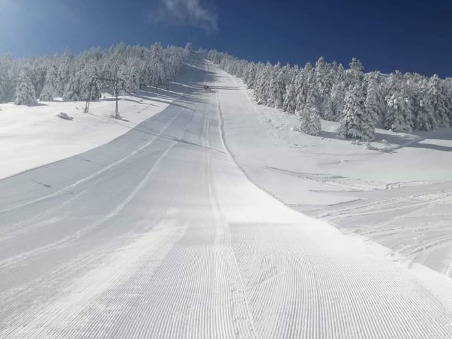 Λιακάδα με πολύ φρέσκο χιόνι στην Οστρακίνα!