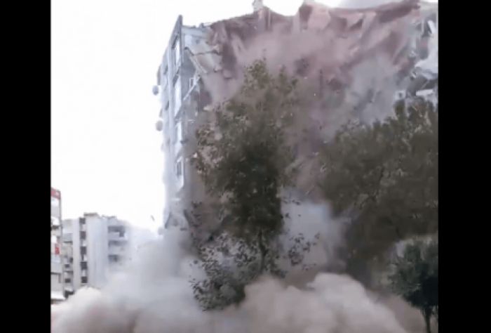 &Sigma;&epsilon;&iota;&sigma;&mu;ό&sigmaf; &sigma;&tau;&eta;&nu; &Sigma;ά&mu;&omicron; | &Eta; &sigma;&tau;&iota;&gamma;&mu;ή &pi;&omicron;&upsilon; &kappa;&alpha;&tau;&epsilon;&rho;&rho;έ&epsilon;&iota; &kappa;&tau;ί&rho;&iota;&omicron; &sigma;&tau;&eta;&nu; &Sigma;&mu;ύ&rho;&nu;&eta; (vd)