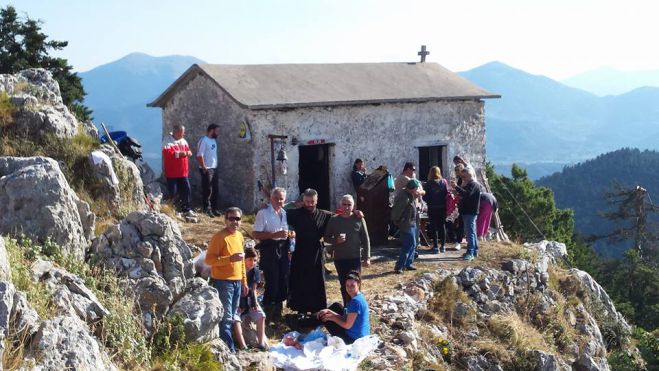 &Pi;&epsilon;&zeta;&omicron;&pi;&omicron;&rho;ί&alpha; &kappa;&alpha;&iota; &Theta;&epsilon;ί&alpha; &Lambda;&epsilon;&iota;&tau;&omicron;&upsilon;&rho;&gamma;ί&alpha; &sigma;&tau;&omicron; &chi;&omega;&rho;&iota;ό &Mu;&alpha;&nu;&tau;&alpha;ίϊ&kappa;&alpha; (&epsilon;&iota;&kappa;ό&nu;&epsilon;&sigmaf;)