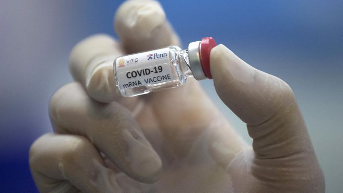 Κορωνοϊός | Εγκρίθηκε το πρώτο εμβόλιο στη Ρωσία – Εμβολιάστηκε η κόρη του Πούτιν