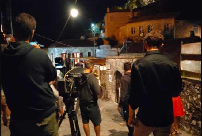 "&Mu;&alpha;ύ&rho;&omicron; &Rho;ό&delta;&omicron;" | &Tau;&omicron; &nu;έ&omicron; &sigma;ί&rho;&iota;&alpha;&lambda; &pi;&omicron;&upsilon; &gamma;&upsilon;&rho;ί&sigma;&tau;&eta;&kappa;&epsilon; &tau;&eta;&nu; &Kappa;&alpha;&rho;ύ&tau;&alpha;&iota;&nu;&alpha; &Alpha;&rho;&kappa;&alpha;&delta;ί&alpha;&sigmaf; &kappa;ά&nu;&epsilon;&iota; &pi;&rho;&epsilon;&mu;&iota;έ&rho;&alpha; &sigma;&tau;&omicron; Mega! (vd)