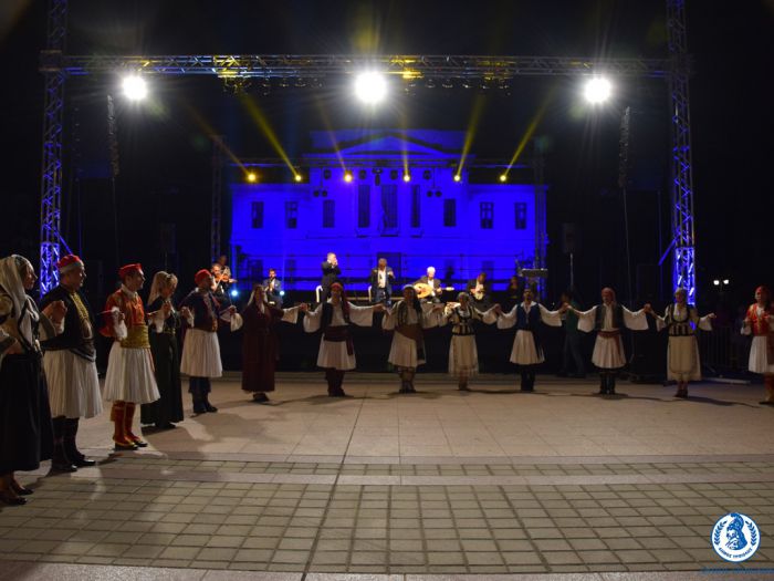 Ά&lambda;&omega;&sigma;&eta; | &Epsilon;&nu;&tau;&upsilon;&pi;&omega;&sigma;&iota;&alpha;&kappa;ή &pi;&alpha;&rho;ά&sigma;&tau;&alpha;&sigma;&eta; &mu;&epsilon; &tau;&eta; &Theta;&epsilon;&alpha;&tau;&rho;&iota;&kappa;ή &Omicron;&mu;ά&delta;&alpha; &kappa;&alpha;&iota; &tau;&omicron; &mu;&omicron;&upsilon;&sigma;&iota;&kappa;ό &sigma;&upsilon;&gamma;&kappa;&rho;ό&tau;&eta;&mu;&alpha; &tau;&omicron;&upsilon; &Gamma;. &Delta;&alpha;&lambda;&iota;ά&nu;&eta; &sigma;&tau;&eta;&nu; "Ά&rho;&epsilon;&omega;&sigmaf;"! (vd)