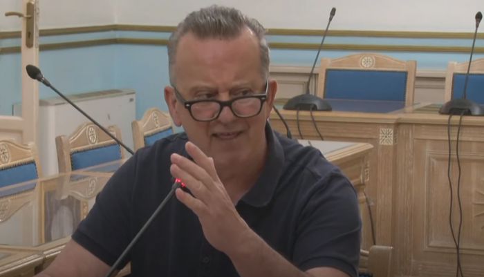 "&Beta;ό&mu;&beta;&epsilon;&sigmaf;" &Sigma;&kappa;&alpha;&nu;&tau;&zeta;&omicron;ύ: "&Lambda;έ&tau;&epsilon; ό&tau;&iota; &epsilon;&mu;&epsilon;ί&sigmaf; &kappa;ά&nu;&alpha;&mu;&epsilon; &pi;&alpha;&rho;έ&mu;&beta;&alpha;&sigma;&eta; &sigma;&tau;&eta;&nu; &Alpha;&pi;&omicron;&kappa;&epsilon;&nu;&tau;&rho;&omega;&mu;έ&nu;&eta;. &Tau;&omicron; &mu;&upsilon;&alpha;&lambda;&omicron;&upsilon;&delta;ά&kappa;&iota; &sigma;&alpha;&sigmaf; &delta;&epsilon;&nu; &pi;ή&gamma;&epsilon; &kappa;&alpha;&theta;ό&lambda;&omicron;&upsilon; &sigma;&tau;&eta;&nu; &kappa;&upsilon;&beta;έ&rho;&nu;&eta;&sigma;&eta;;"