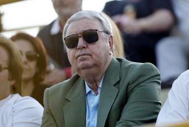 &Pi;έ&nu;&theta;&omicron;&sigmaf; &sigma;&tau;&omicron; &epsilon;&lambda;&lambda;&eta;&nu;&iota;&kappa;ό &pi;&omicron;&delta;ό&sigma;&phi;&alpha;&iota;&rho;&omicron;, &laquo;έ&phi;&upsilon;&gamma;&epsilon;&raquo; &omicron; &Alpha;&nu;&tau;ώ&nu;&eta;&sigmaf; &Gamma;&epsilon;&omega;&rho;&gamma;&iota;ά&delta;&eta;&sigmaf;