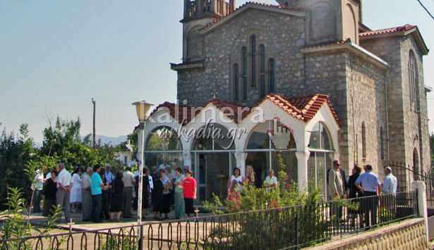 &Tau;&epsilon;&gamma;έ&alpha; - &Tau;&iota;&mu;ή&theta;&eta;&kappa;&alpha;&nu; &omicron;&iota; &delta;ύ&omicron; Ή&rho;&omega;&epsilon;&sigmaf; &Alpha;&epsilon;&rho;&omicron;&pi;ό&rho;&omicron;&iota; &pi;&omicron;&upsilon; έ&pi;&epsilon;&sigma;&alpha;&nu; &gamma;&iota;&alpha; &tau;&eta;&nu; &Pi;&alpha;&tau;&rho;ί&delta;&alpha; (&epsilon;&iota;&kappa;ό&nu;&epsilon;&sigmaf; &kappa;&alpha;&iota; &beta;ί&nu;&tau;&epsilon;&omicron;)