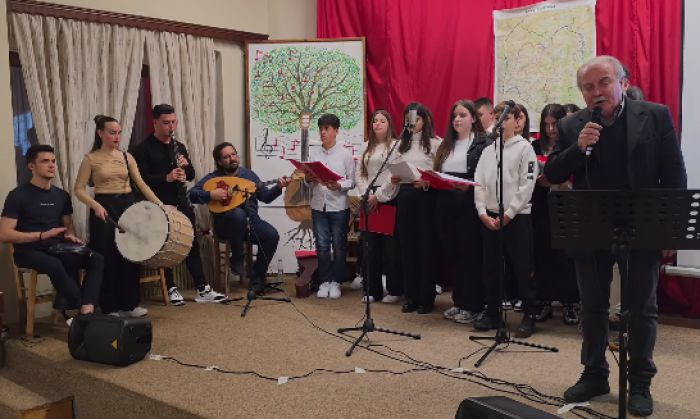 &laquo;&Pi;&rho;&epsilon;&sigma;&beta;&epsilon;ύ&omicron;&mu;&epsilon;&nu; &Gamma;&omicron;&rho;&tau;&upsilon;&nu;ί&alpha;&raquo; | &Nu;&epsilon;&alpha;&nu;&iota;&kappa;ή &delta;&eta;&mu;&iota;&omicron;&upsilon;&rho;&gamma;ί&alpha; &kappa;&alpha;&iota; &Mu;&pi;ά&mu;&pi;&eta;&sigmaf; &Tau;&sigma;έ&rho;&tau;&omicron;&sigmaf; &sigma;&epsilon; &mu;&iota;&alpha; &xi;&epsilon;&chi;&omega;&rho;&iota;&sigma;&tau;ή &epsilon;&kappa;&delta;ή&lambda;&omega;&sigma;&eta;! (vd)