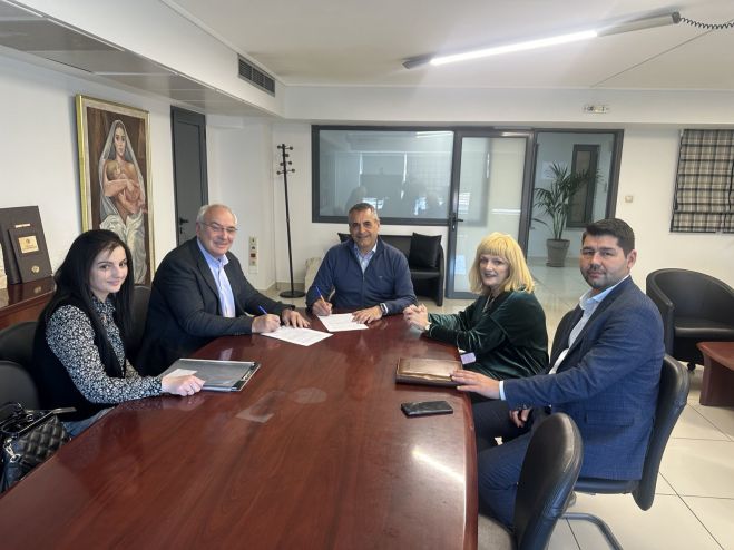 &Kappa;έ&nu;&tau;&rho;&omicron; &upsilon;&gamma;&iota;&omicron;ύ&sigmaf; &gamma;ή&rho;&alpha;&nu;&sigma;&eta;&sigmaf; &sigma;&tau;&omicron; &pi;&alpha;&lambda;&alpha;&iota;ό &Delta;&eta;&mu;&alpha;&rho;&chi;&epsilon;ί&omicron; &Tau;&epsilon;&gamma;έ&alpha;&sigmaf; | &Tau;&zeta;&iota;&omicron;ύ&mu;&eta;&sigmaf;: &laquo;&Mu;&epsilon; &sigma;&upsilon;&nu;έ&rho;&gamma;&epsilon;&iota;&epsilon;&sigmaf; &epsilon;&pi;&iota;&delta;&iota;ώ&kappa;&omicron;&upsilon;&mu;&epsilon; &mu;&iota;&alpha; &kappa;&omicron;&iota;&nu;&omega;&nu;ί&alpha; &upsilon;&gamma;&iota;ή&raquo;