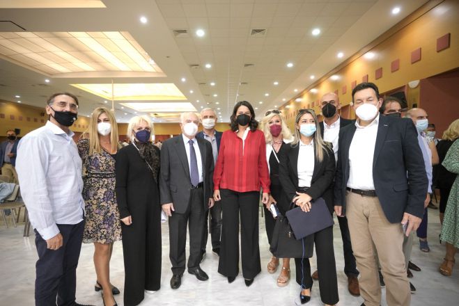 &Sigma;&epsilon; &sigma;&upsilon;&nu;ά&nu;&tau;&eta;&sigma;&eta; &mu;&epsilon; &tau;&eta;&nu; &Upsilon;&pi;&omicron;&upsilon;&rho;&gamma;ό &Pi;&alpha;&iota;&delta;&epsilon;ί&alpha;&sigmaf; &omicron; &Delta;&iota;&epsilon;&upsilon;&theta;&upsilon;&nu;&tau;ή&sigmaf; &tau;&omicron;&upsilon; &Delta;&eta;&mu;ό&sigma;&iota;&omicron;&upsilon; &Iota;&Epsilon;&Kappa; &Tau;&rho;ί&pi;&omicron;&lambda;&eta;&sigmaf;, &Gamma;&iota;ά&nu;&nu;&eta;&sigmaf; &Kappa;&alpha;&tau;&sigma;ί&rho;&eta;&sigmaf;