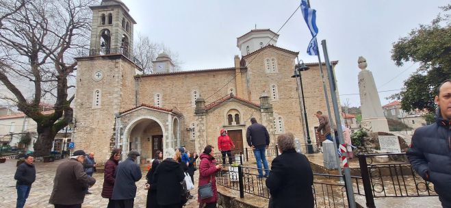 &Eta; &delta;&iota;&pi;&lambda;ή &gamma;&iota;&omicron;&rho;&tau;ή &tau;&eta;&sigmaf; 25&eta;&sigmaf; &Mu;&alpha;&rho;&tau;ί&omicron;&upsilon; &tau;&iota;&mu;ή&theta;&eta;&kappa;&epsilon; &sigma;&tau;&omicron;&nu; &Kappa;&omicron;&sigma;&mu;ά &Alpha;&rho;&kappa;&alpha;&delta;ί&alpha;&sigmaf; (vd)