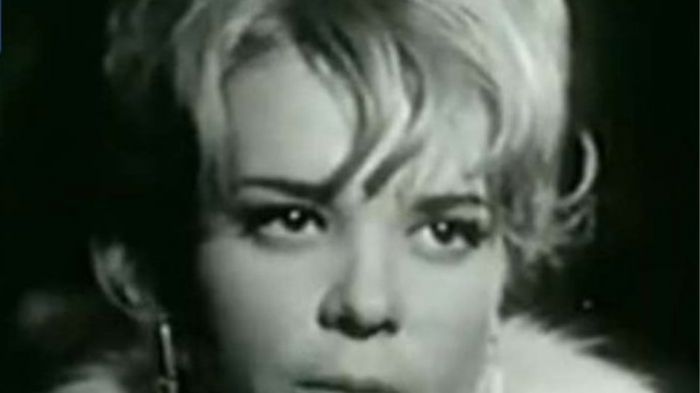 &Pi;έ&theta;&alpha;&nu;&epsilon; &eta; &eta;&theta;&omicron;&pi;&omicron;&iota;ό&sigmaf; &Mu;&alpha;&rho;ί&nu;&alpha; &Pi;&epsilon;&phi;ά&nu;&eta;