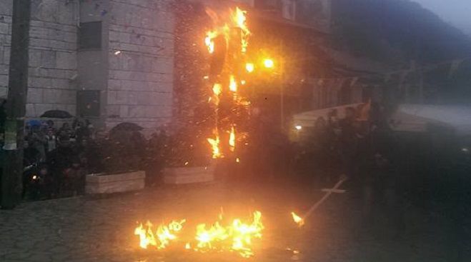 Έκαψαν και φέτος τον Μακαρονά στη Δημητσάνα (vd)!