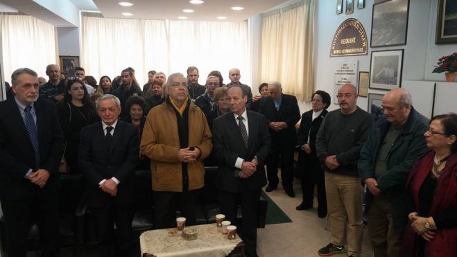 &Tau;&iota;&mu;ή&theta;&eta;&kappa;&epsilon; &omicron; &gamma;&iota;&alpha;&tau;&rho;ό&sigmaf; &Alpha;&nu;&delta;&rho;έ&alpha;&sigmaf; &Sigma;&epsilon;&rho;&alpha;&phi;&epsilon;ί&mu; &sigma;&tau;&eta;&nu; &epsilon;&kappa;&delta;ή&lambda;&omega;&sigma;&eta; &tau;&eta;&sigmaf; &Alpha;&delta;&epsilon;&lambda;&phi;ό&tau;&eta;&tau;&alpha;&sigmaf; &Kappa;&omicron;&nu;&tau;&omicron;&beta;&alpha;&zeta;&alpha;&iota;&nu;&iota;&tau;ώ&nu; (&epsilon;&iota;&kappa;ό&nu;&epsilon;&sigmaf;)