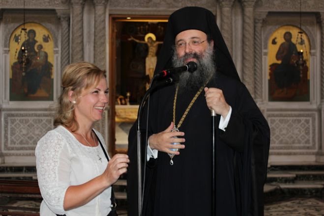 &Mu;&iota;&alpha; &Lambda;&omicron;&upsilon;&kappa;&alpha;ΐ&tau;&iota;&sigma;&sigma;&alpha; &Pi;&alpha;&pi;&alpha;&delta;&iota;ά &alpha;&pi;ό &tau;&omicron; &Sigma;&iota;&kappa;ά&gamma;&omicron; &epsilon;&pi;&iota;&sigma;&kappa;έ&phi;&theta;&eta;&kappa;&epsilon; &tau;&omicron;&nu; &Mu;&eta;&tau;&rho;&omicron;&pi;&omicron;&lambda;ί&tau;&eta; &Pi;&alpha;&tau;&rho;ώ&nu; &Chi;&rho;&upsilon;&sigma;ό&sigma;&tau;&omicron;&mu;&omicron; (&epsilon;&iota;&kappa;ό&nu;&epsilon;&sigmaf;)