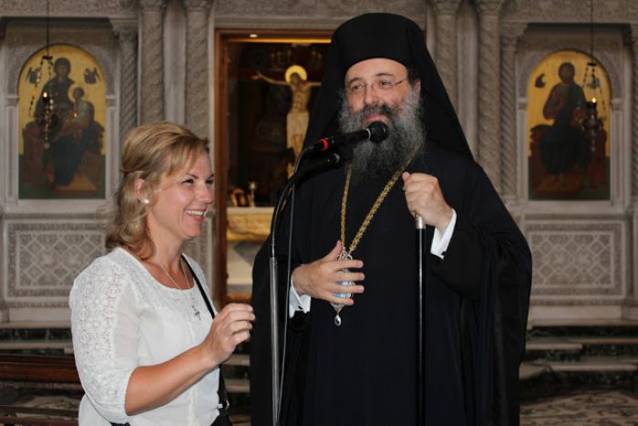 &Mu;&iota;&alpha; &Lambda;&omicron;&upsilon;&kappa;&alpha;ΐ&tau;&iota;&sigma;&sigma;&alpha; &Pi;&alpha;&pi;&alpha;&delta;&iota;ά &alpha;&pi;ό &tau;&omicron; &Sigma;&iota;&kappa;ά&gamma;&omicron; &epsilon;&pi;&iota;&sigma;&kappa;έ&phi;&theta;&eta;&kappa;&epsilon; &tau;&omicron;&nu; &Mu;&eta;&tau;&rho;&omicron;&pi;&omicron;&lambda;ί&tau;&eta; &Pi;&alpha;&tau;&rho;ώ&nu; &Chi;&rho;&upsilon;&sigma;ό&sigma;&tau;&omicron;&mu;&omicron; (&epsilon;&iota;&kappa;ό&nu;&epsilon;&sigmaf;)