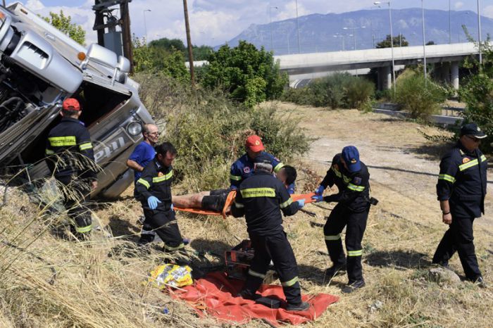 &Alpha;&pi;&epsilon;&gamma;&kappa;&lambda;&omega;&beta;&iota;&sigma;&mu;ό&sigmaf; ά&nu;&delta;&rho;&alpha; &sigma;&tau;&eta;&nu; &epsilon;ί&sigma;&omicron;&delta;&omicron; &tau;&omicron;&upsilon; &alpha;&upsilon;&tau;&omicron;&kappa;&iota;&nu;&eta;&tau;&omicron;&delta;&rho;ό&mu;&omicron;&upsilon; "&Kappa;&omicron;&rho;ί&nu;&theta;&omicron;&upsilon; &ndash; &Tau;&rho;&iota;&pi;ό&lambda;&epsilon;&omega;&sigmaf;"