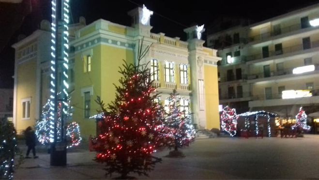 Βραδινή βόλτα στη στολισμένη Τρίπολη ... μέσα από εικόνες!