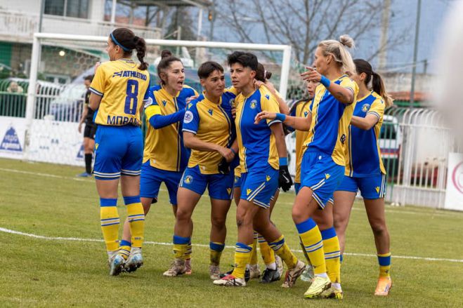 &Omicron;&iota; &gamma;&upsilon;&nu;&alpha;ί&kappa;&epsilon;&sigmaf; &tau;&omicron;&upsilon; &Alpha;&sigma;&tau;έ&rho;&alpha; &kappa;έ&rho;&delta;&iota;&sigma;&alpha;&nu; &tau;&eta;&nu; &Alpha;&Epsilon;&Kappa; &kappa;&alpha;&iota; &alpha;&nu;έ&beta;&eta;&kappa;&alpha;&nu; &sigma;&tau;&eta; 2&eta; &theta;έ&sigma;&eta;! (&epsilon;&iota;&kappa;ό&nu;&epsilon;&sigmaf;)