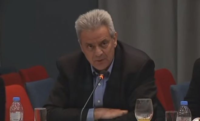 &Eta; &mu;&epsilon;&tau;&alpha;&lambda;&iota;&gamma;&nu;&iota;&tau;&iota;&kappa;ή &Mu;&epsilon;&gamma;&alpha;&lambda;ό&pi;&omicron;&lambda;&eta; | &Gamma;&rho;ά&phi;&epsilon;&iota; &omicron; &Gamma;&iota;ώ&rho;&gamma;&omicron;&sigmaf; &Pi;&omicron;&upsilon;&lambda;&omicron;&kappa;έ&phi;&alpha;&lambda;&omicron;&sigmaf;