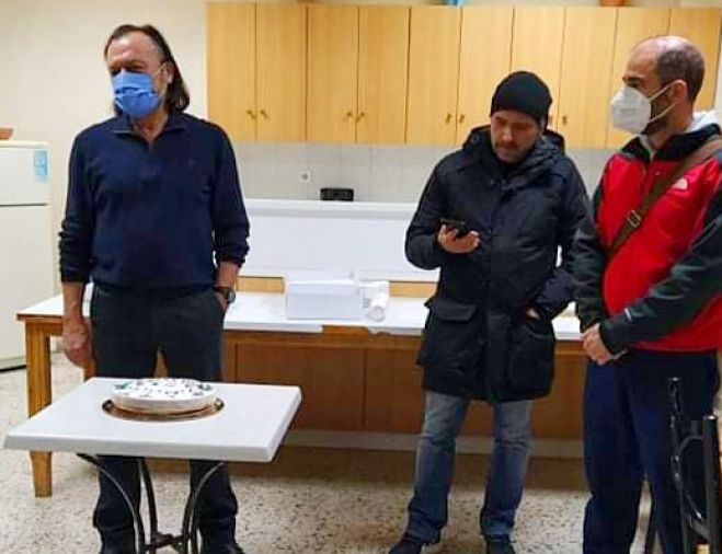 &Eta; &kappa;&omicron;&pi;ή &pi;ί&tau;&alpha;&sigmaf; &tau;&omicron;&upsilon; &Sigma;&upsilon;&lambda;&lambda;ό&gamma;&omicron;&upsilon; &Delta;&rho;&omicron;&mu;έ&omega;&nu; &Tau;&rho;ί&pi;&omicron;&lambda;&eta;&sigmaf; (&epsilon;&iota;&kappa;ό&nu;&epsilon;&sigmaf;)