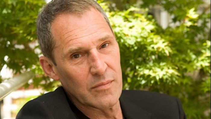 &Pi;έ&theta;&alpha;&nu;&epsilon; &sigma;&tau;&alpha; 72 &tau;&omicron;&upsilon; &chi;&rho;ό&nu;&iota;&alpha; &omicron; &eta;&theta;&omicron;&pi;&omicron;&iota;ό&sigmaf; &Mu;&pi;&epsilon;&nu; &Kappa;&rho;&omicron;&sigmaf;