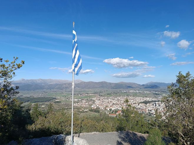 &Pi;ώ&sigmaf; &beta;&lambda;έ&pi;&epsilon;&iota; έ&nu;&alpha;&sigmaf; &epsilon;&pi;&iota;&sigma;&kappa;έ&pi;&tau;&eta;&sigmaf; &tau;&eta;&nu; &Tau;&rho;ί&pi;&omicron;&lambda;&eta;;